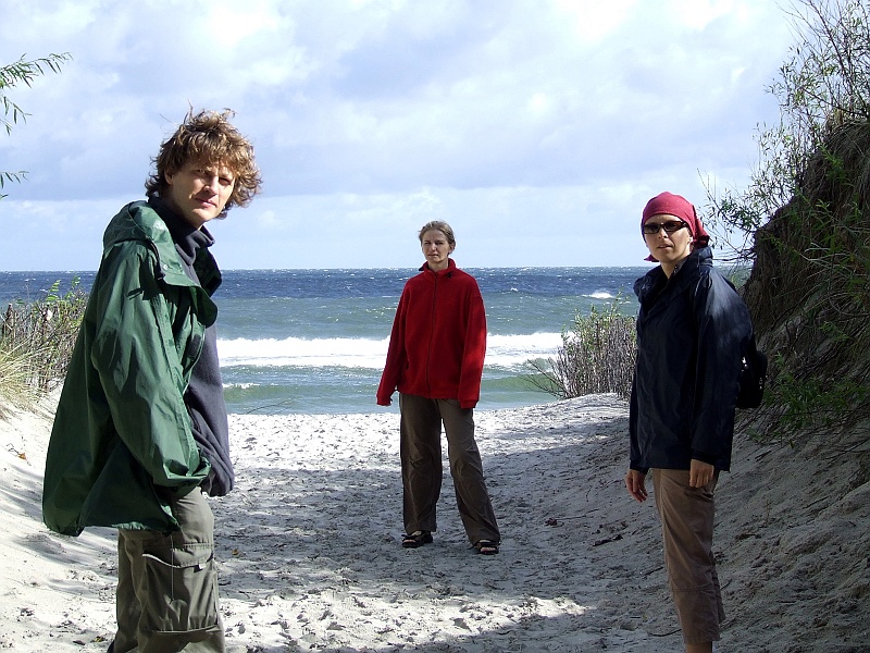 DSCF2569.JPG - Następnego dnia nadal wieje i jest zi-zi-zi-mno. Ubrani w polary i kurtki ruszamy na plażę.
