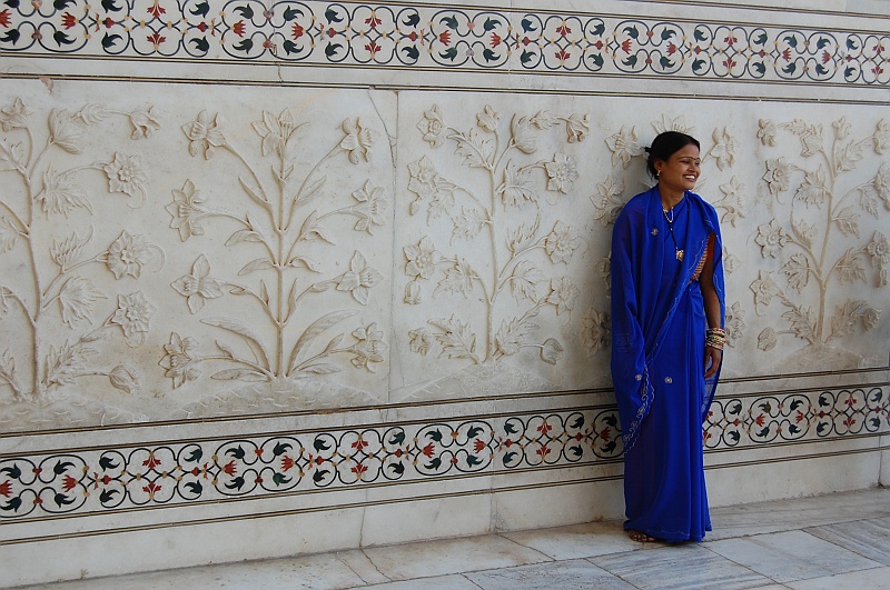 07_07.JPG - W Taj tłumy turystów są naprawde spore. Głównie zresztą turystów krajowych. (Zdjęcie: Ania)