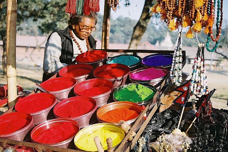 Indie0303.JPG - Sprzedawca barwników. (Zdjęcie: Laura i Astonom)