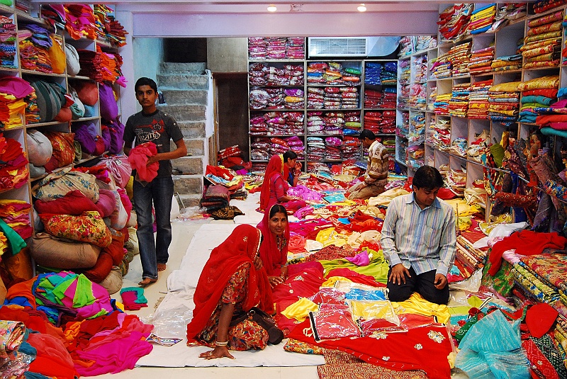 Indie0576.JPG - Sklep z sari. (Zdjęcie: Laura i Astonom)