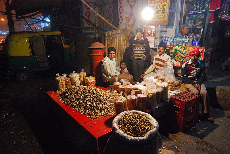 Indie0027.JPG - Uliczny sprzedawca fistaszków. (Zdjęcie: Laura i Astronom)