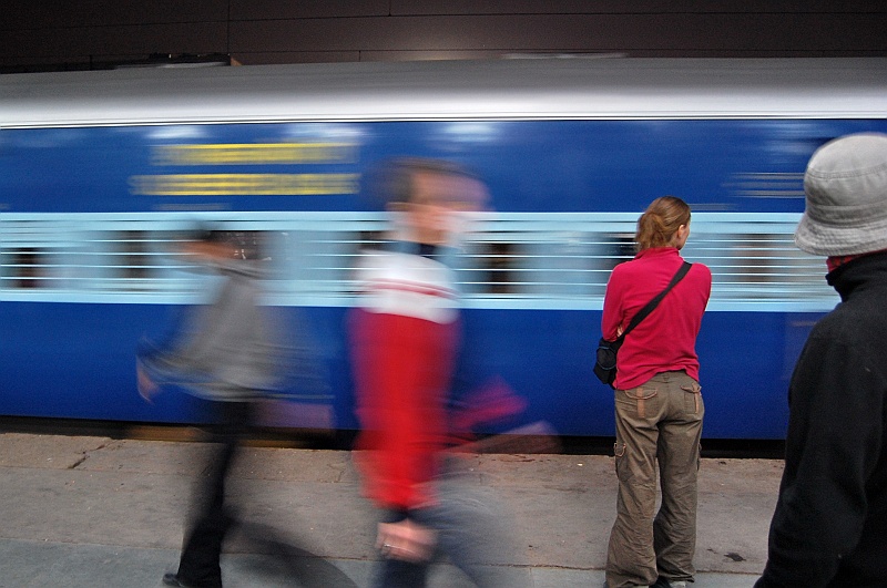 08.Gorakhpur_DSC_0229a.JPG - Czas mknie a my wciąż w miejscu. (Zdjęcie: Bartek)