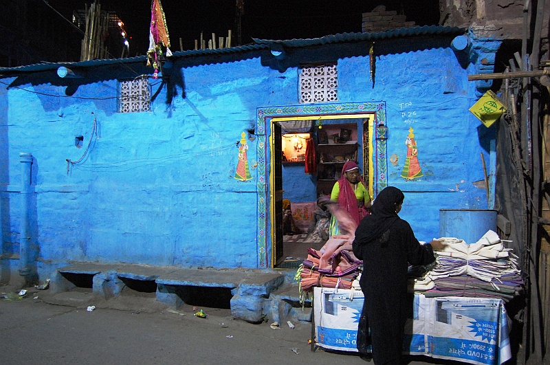 10_10.JPG - Jaskrawe kolory Jodhpuru. (Zdjęcie: Ania)