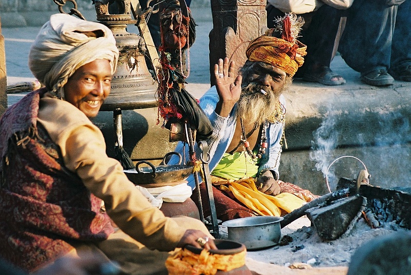 Indie0315.JPG - Rytualne czynności nie wymagają rezygnacji z przyjemności. (Zdjęcie: Laura i Astronom)