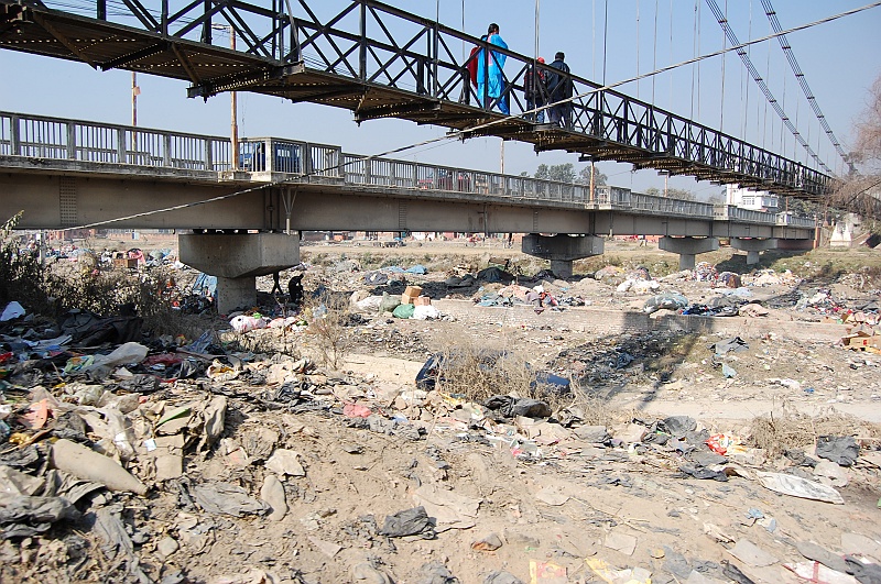 05.Kathmandu_i_okolice_DSC_0601.JPG - Niestety Nepal to kolejny kraj, który nie radzi sobie z utylizacją śmieci. (Zdjęcie: Bartek)