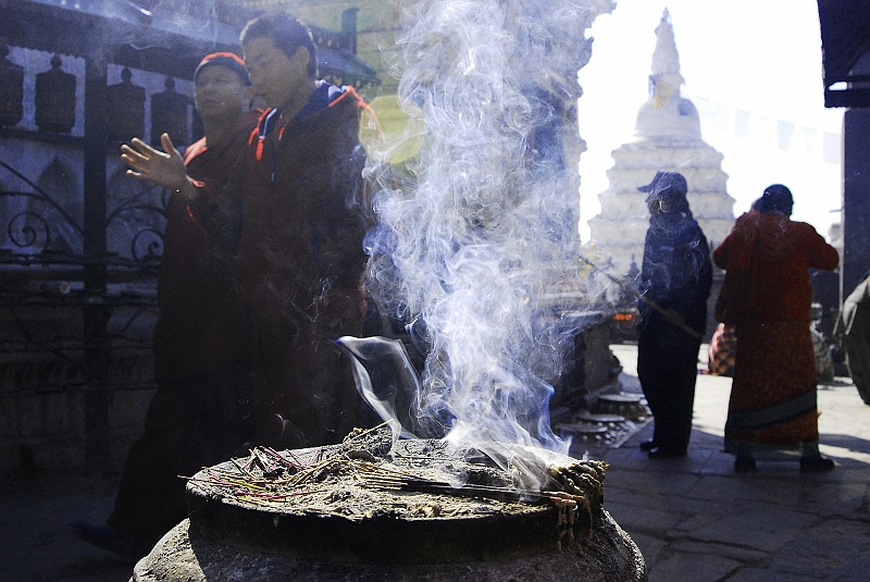 Indie0249.JPG - Zapach kadzideł w Nepalu jest obecny właściwie wszędzie. W Indiach zresztą też. (Zdjęcie: Laura i Astronom)