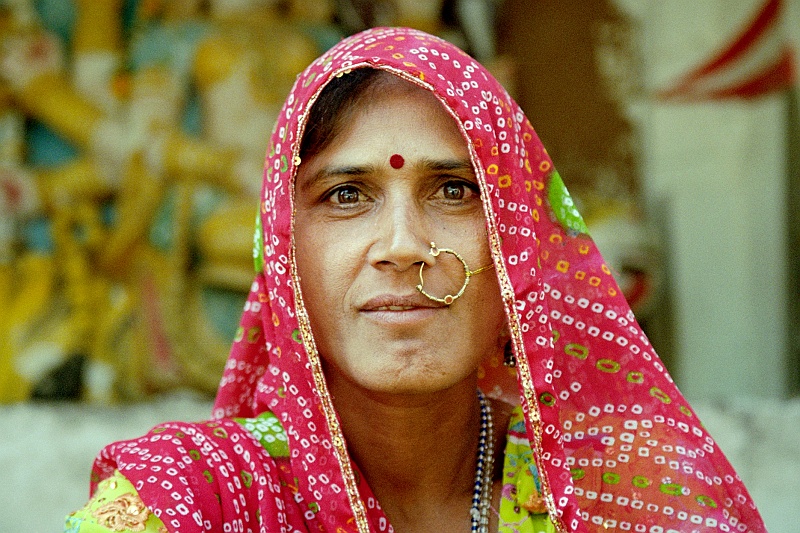 10_43.JPG - Ciekawy kolczyk, niczym z Warhammera. (Zdjęcie: Ania)