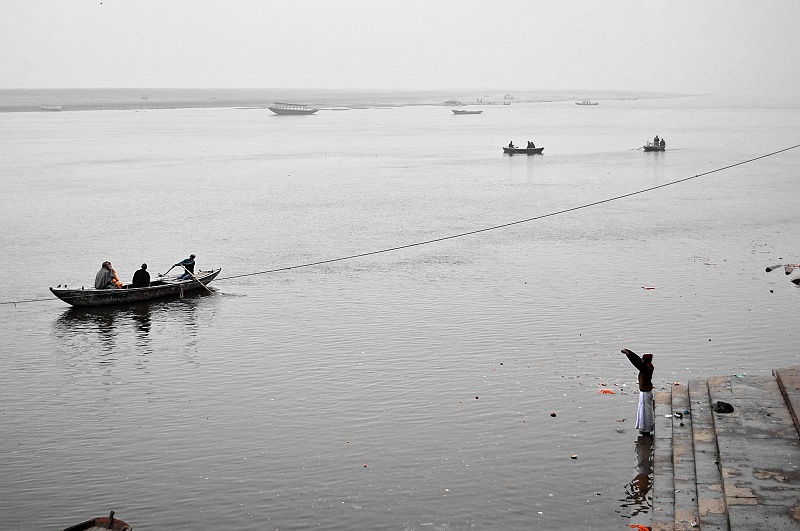 03.Varanasi_DSC_0180a.JPG - Poranne rytuały na Gangesie. (Zdjęcie: Bartek)