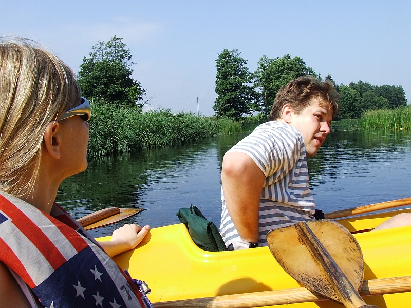 2006_0814CzarnaHancza0108.JPG - Marek, szarżujący w pojedynkę w swoim żółtym bolidzie.