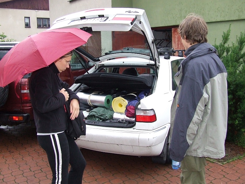 2006_0814CzarnaHancza0199.JPG - W drogę powrotną wyruszamy również w deszczu. Ale i tak było niesamowicie. Koniec i bomba a kto tam z nami nie był ten trąba. :))