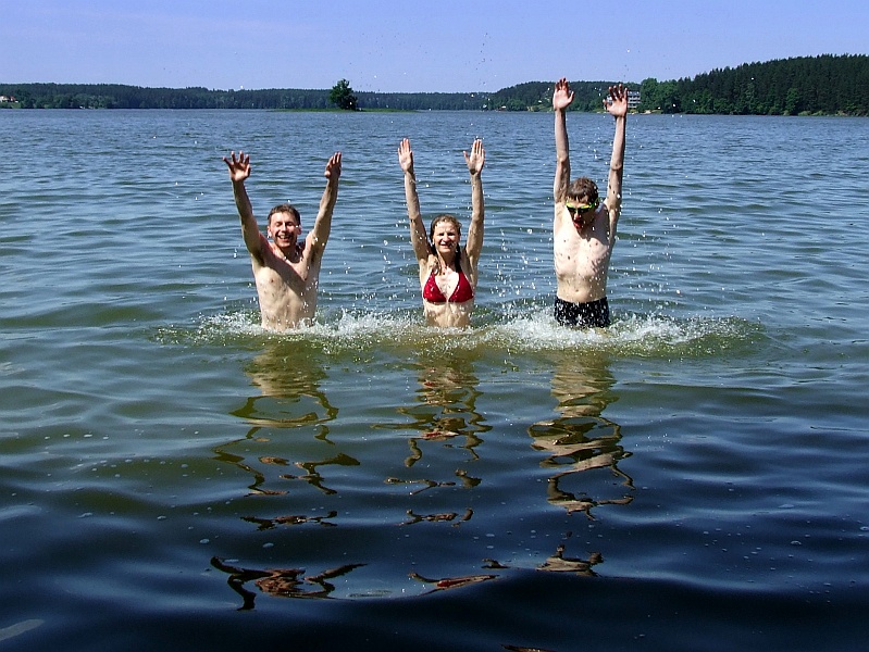 DSCF4149.JPG - A tu kąpiel na tajemniczej Wyspie Miłości. Monika do dziś żałuje, że nie uległa pokusie tej chlodnej toni!