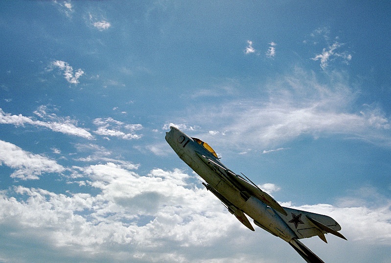 Image0338.jpg - Tajna niegdyś baza wojsk rakietowych Związku Radzieckiego. Do dziś nie zaznaczona na żadnych mapach. Zainteresowani mogą ją sobie obejrzeć tu: http://maps.google.com/maps?f=q&hl=pl&geocode=&q=Saryshagan,+Kazakhstan&sll=37.0625,-95.677068&sspn=50.910968,114.697266&ie=UTF8&ll=46.032547,73.696289&spn=0.043976,0.112009&t=h&z=14&iwloc=addr (Zdjęcie: Bartek)