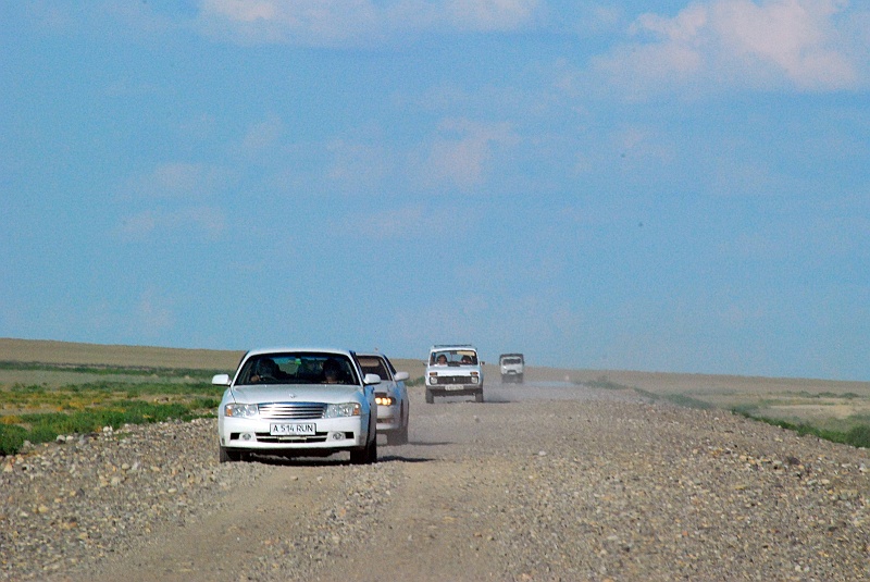 kaza-kirg0479.JPG - A to bardziej lokalne kazachskie drogi. (Zdjęcie: Laura i Astronom)