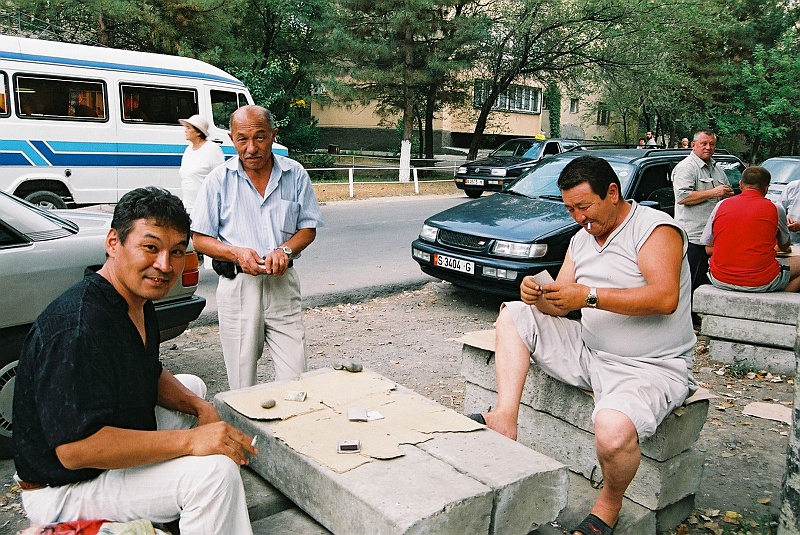 kaza-kirg0258.JPG - Popołudniowy relaks. (Zdjęcie: Laura i Astronom)