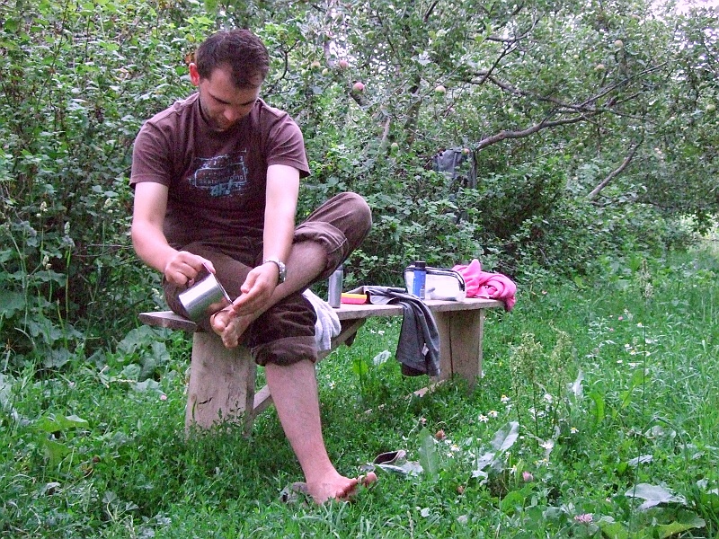 DSCF1943.JPG - Bartek dokonuje wieczorych ablucji. (Zdjęcie: Tomek)