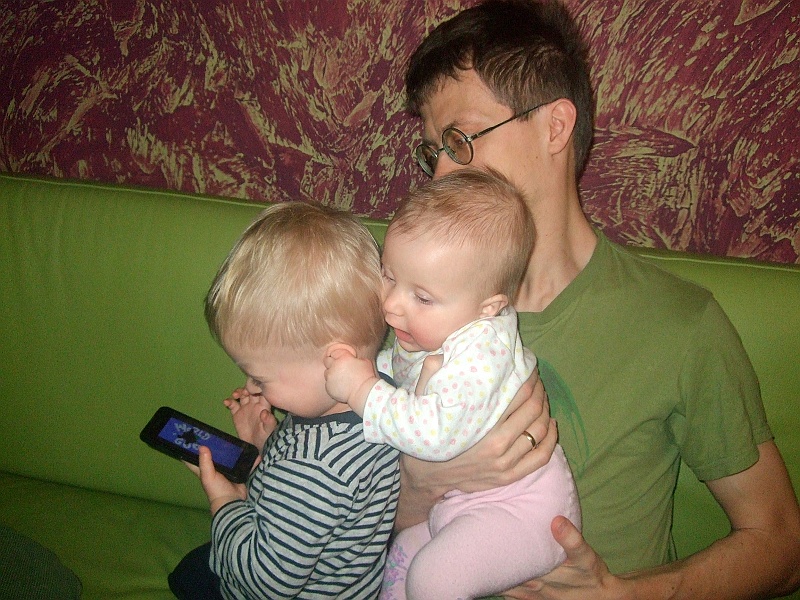 14-DSCF7041.JPG - Fajny ten brat. Można go ciągnąć za ucho ile wlezie a on pozwala! (Ciekawe dlaczego)?..