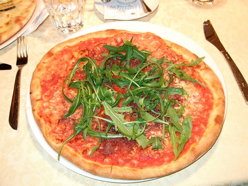 DSCF1361.JPG - Oryginalne włoskie pizze są naprawde pyszne. Nieprzesadzona liczba starannie dobranych składników to recepta na sukces.