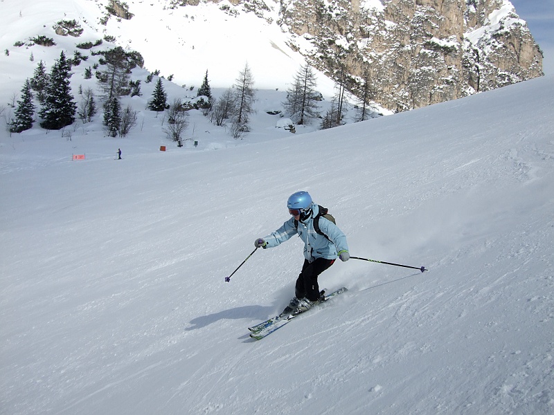 DSCF3192.JPG - Beatka nie okazuje czarnej trasce żadnego respetku. :)