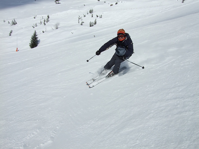 DSCF3208.JPG - Drugi narybek, dziczał jak to ma w zwyczaju i narzekał, że śnieg w ogóle nie śliski.