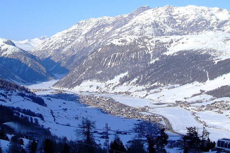 DSCF4100.JPG - Rzut oka na kotlinkę i miasteczko Livigno.
