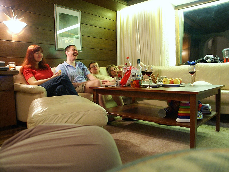 PICT0005.JPG - Wyżera i byczenie po znojnym dniu.