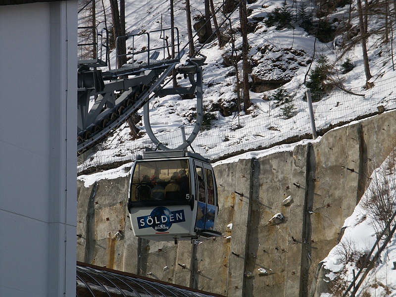 PICT0007-1.JPG - Pierwszy wyjazd na górę. Nogi trochę nam się trzęsą. "Jak to będzie"?