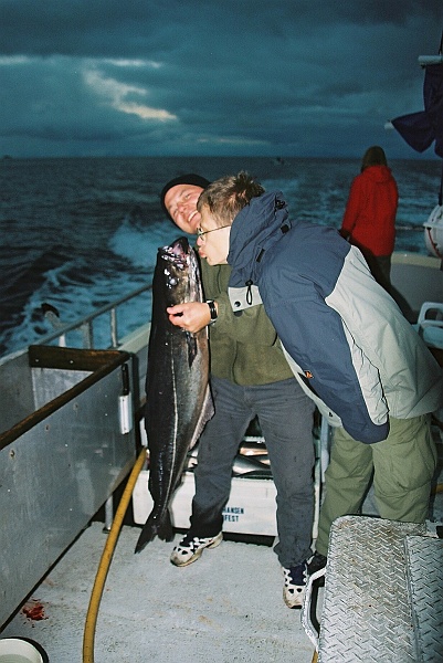 F1000009.JPG - Wyrwaliśmy również kilka takich dwudziestokilowych potworów. :) (Zdjęcie - Rafał).