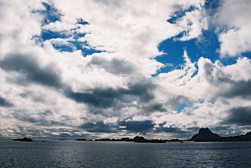 F1000022.JPG - Surowe morze. (Zdjęcie - Laura).