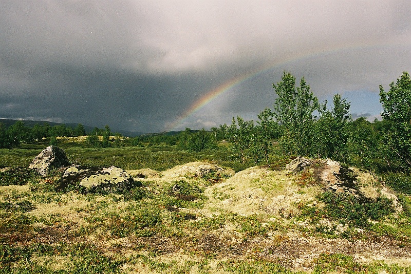 F1010025.JPG - Tęcza. Codziennie widzieliśmy co najmniej jedną. Najczęściej dwie lub trzy. Nigdy wcześniej i nigdy później nam się coś takiego nie przytrafiło. Acha, byliśmy tam dwa tygodnie. :) (Zdjęcie - Laura).
