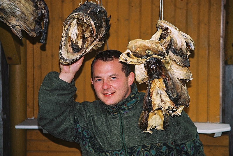 F1050012.JPG - A to suszone głowy dorsza. Rarytas w krajach południowej Afryki. Importują je w każdych ilościach i za każdą cenę. (Zdjęcie - Joasia).