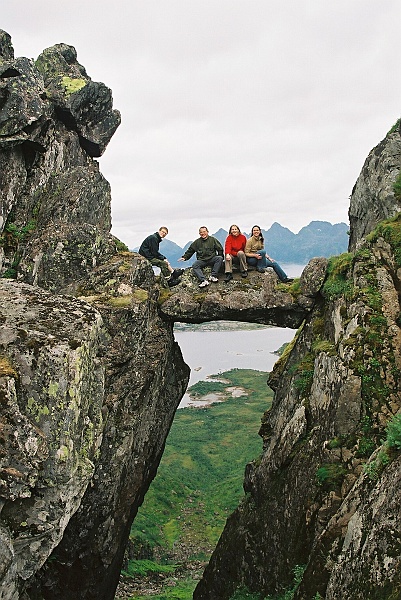 F1070035.JPG - A to na szczycie góry nieopodal Svoalvaer, największego miasta na Lofotach. (Zdjęcie - Rafał).