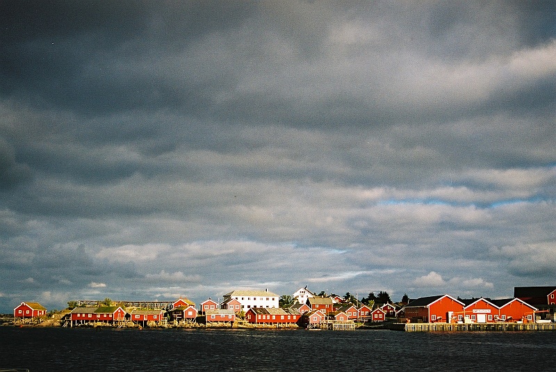 F1110004.JPG - No właśnie, czerwona wioseczka. Niesamowity klimat. (Zdjęcie - Laura).