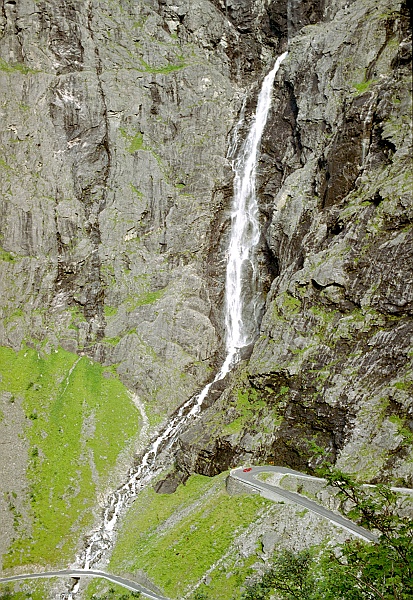 norwegia0361.jpg - A oto Droga Trolli widziana z góry. (Zdjęcie - Ania).
