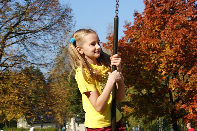 DSC09712.JPG - Ola nie pozostaje w tyle. Zjazdy na linie to jest to.