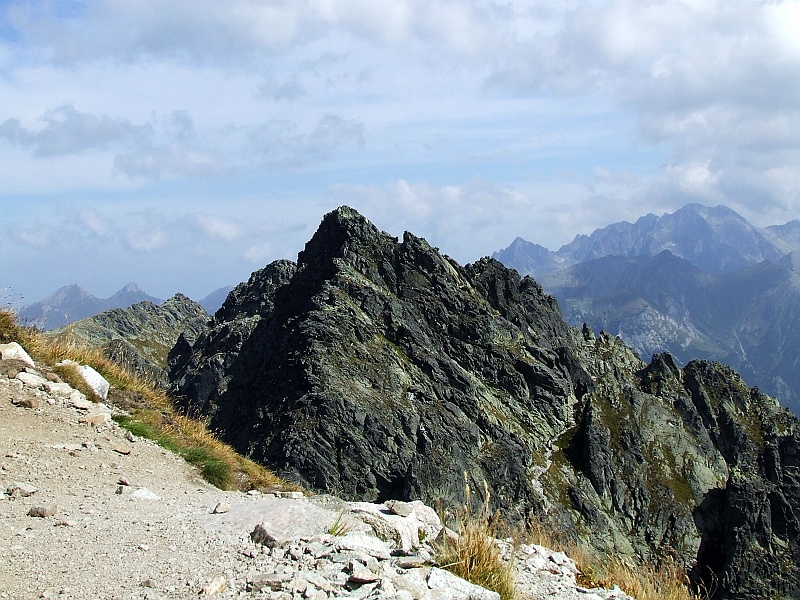 DSCF7475.JPG - Chętnie bym się popisał znajomością, ale akurat nie bardzo rozpoznaję szczyt. Fachowcy, przybądźcie z odsieczą! :)