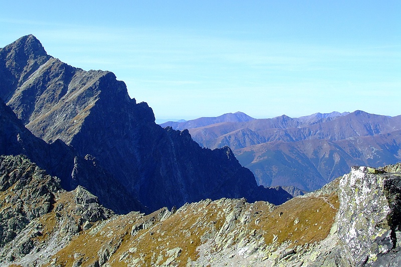 DSCF9293.JPG - Siedzimy sobie okrakiem na Bystrej Ławce. Ostatni rzut oka na Furkotną stronę.