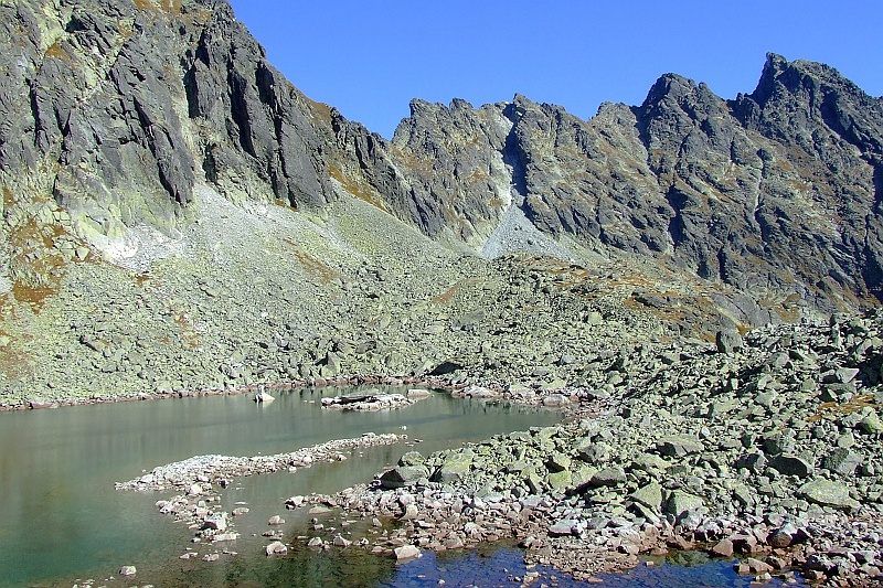 DSCF9349.JPG - Pistacjowe skały, pistacjowa woda w stawie.