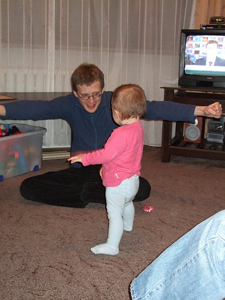 2007_1103_Swieto_zmarlych0122.JPG - I zawodowa stójka, w końcu chodzi się już od pięciu minut.